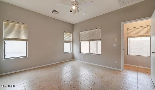 Building Photo - 44811 Paraiso Ln