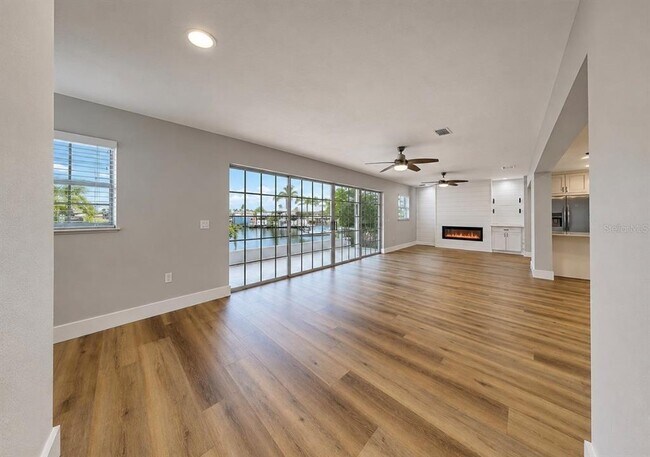 Building Photo - 6513 Abaco Dr