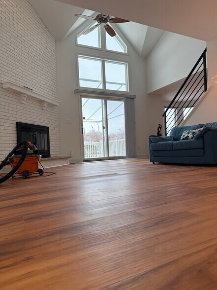 Building Photo - 140 Niagara Shore Dr