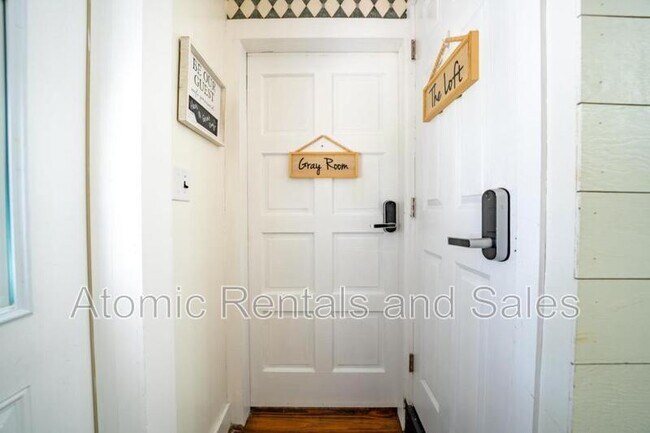 Building Photo - 714 E Jefferson St