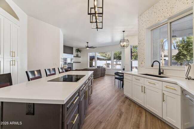 Building Photo - 2732 E Hillery Dr