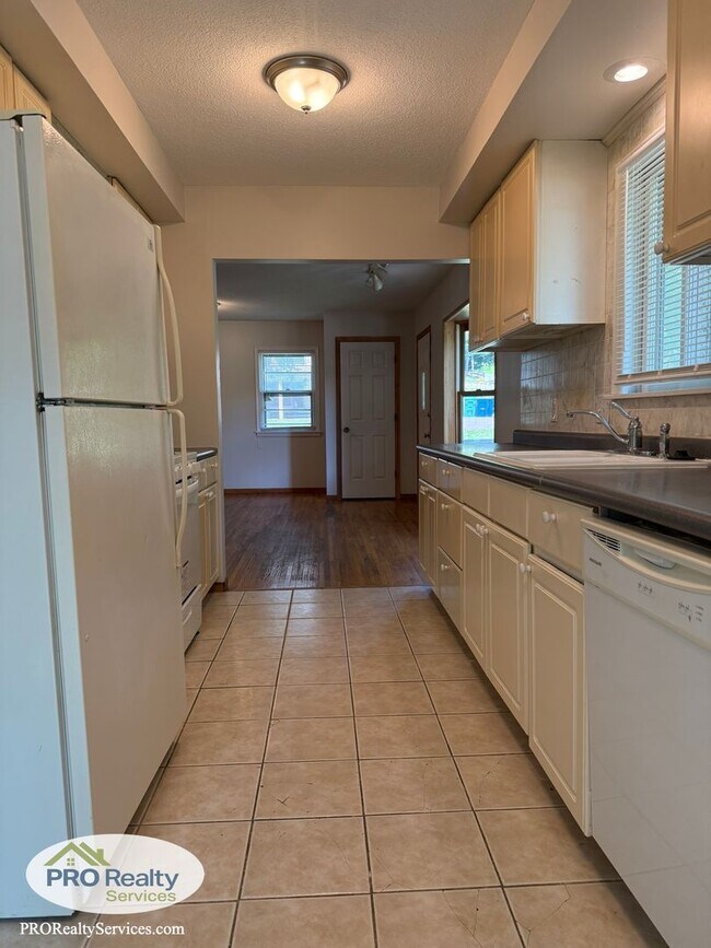 Building Photo - 4 Bedroom Home One Block from Medicine Lake