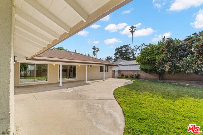 Building Photo - 17633 Nordhoff St