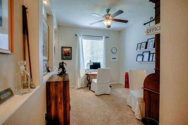 Building Photo - Immaculate Modern Townhouse in Sought-Afte...