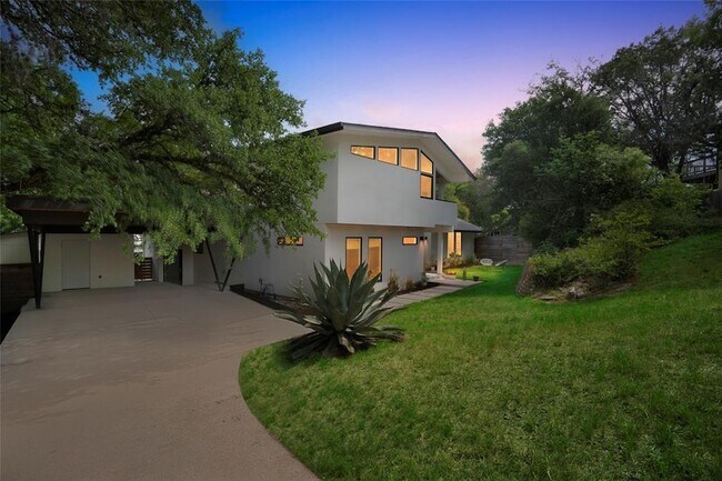 Building Photo - 2502 Side Cove