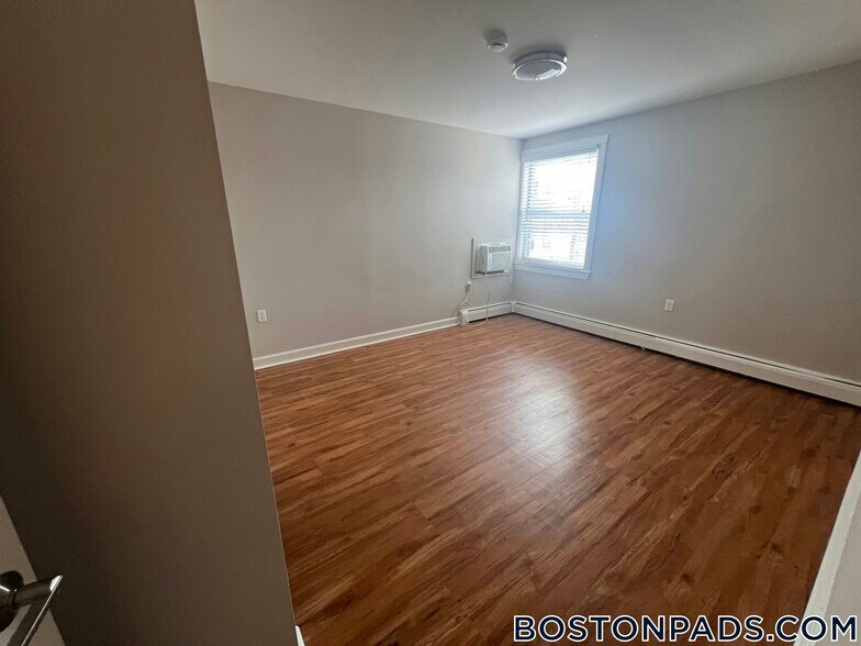 Building Photo - 9 Bronsdon St