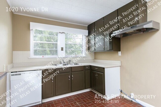 Building Photo - 1620 Yvonne Dr