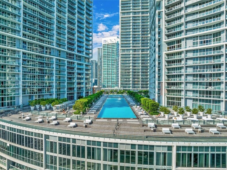 Building Photo - 495 Brickell