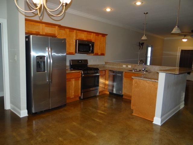 Building Photo - 28451 Longfellow Ln