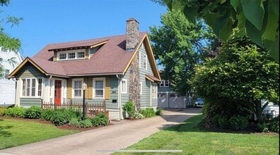Building Photo - Quaint 4 bedroom Erie Home with Central Air & Garage Parking (Month to Month available)