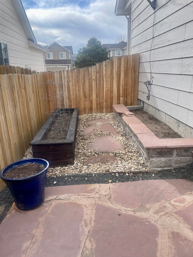 Building Photo - Beautifully Remodeled 3 Bed/3 Bath Home in Stetson Hills