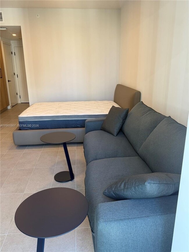 Building Photo - 121 NE 5th St