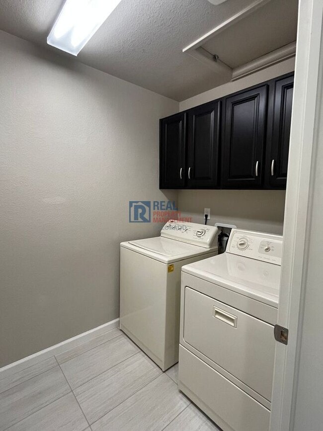 Building Photo - 14852 E Poundstone Dr