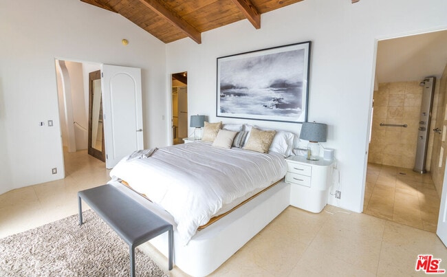 Building Photo - 27112 Malibu Cove Colony Dr