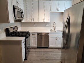 Building Photo - 3 BEDROOM**UPGRADES*CLOSE TO AREA SCHOOLS ...