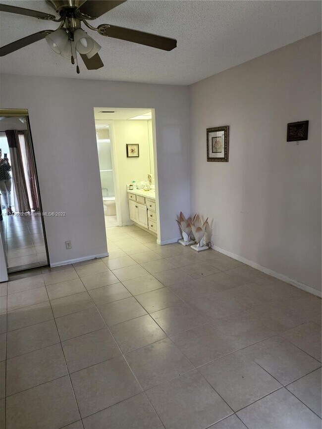 Building Photo - 300 Berkley Rd