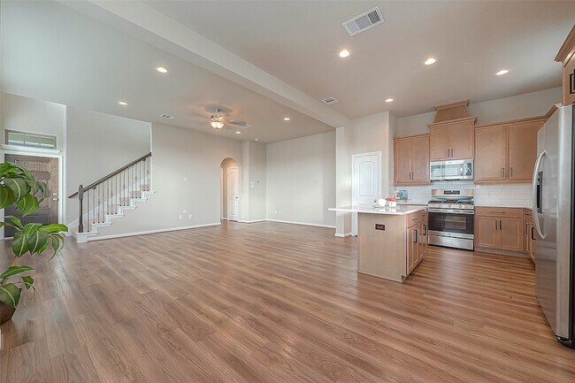 Building Photo - 8700 Laurel Crest Dr
