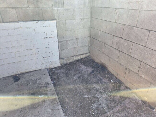 Building Photo - MOVE-IN READY 3 BEDROOM WITH $250 BONUS – ALL TILE & CENTRAL AIR OFFERING $500 GIFT CARE AFTER SU...