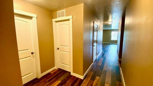 Building Photo - 3 Bed (+ bonus room) 2 Bath Home in Meridi...