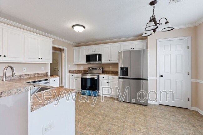 Building Photo - 304 Elbrus Way