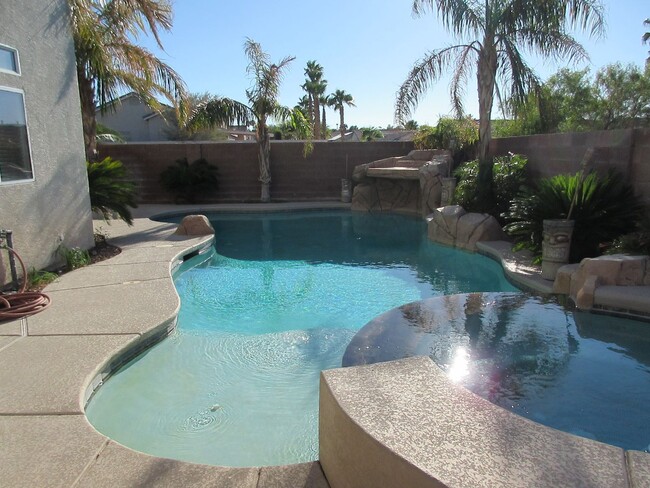 Building Photo - 4 BEDROOM POOL HOME IN GREEN VALLEY RANCH