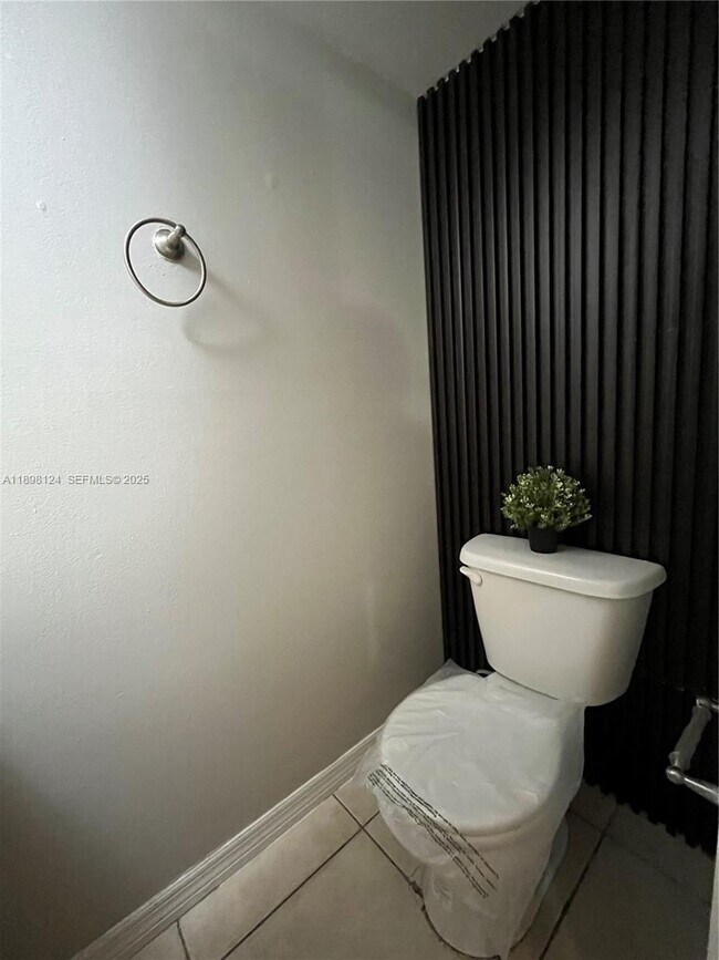 Building Photo - 5150 Lake Loop Rd