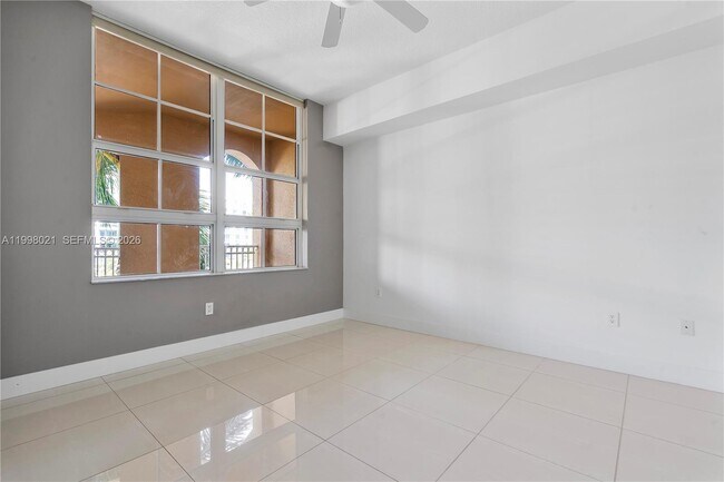 Building Photo - 3001 NE 185th St