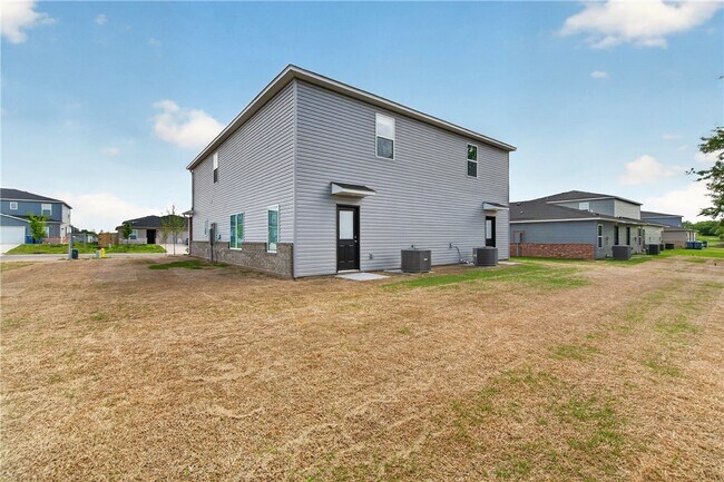 Building Photo - 6802 SW Dignity Ave