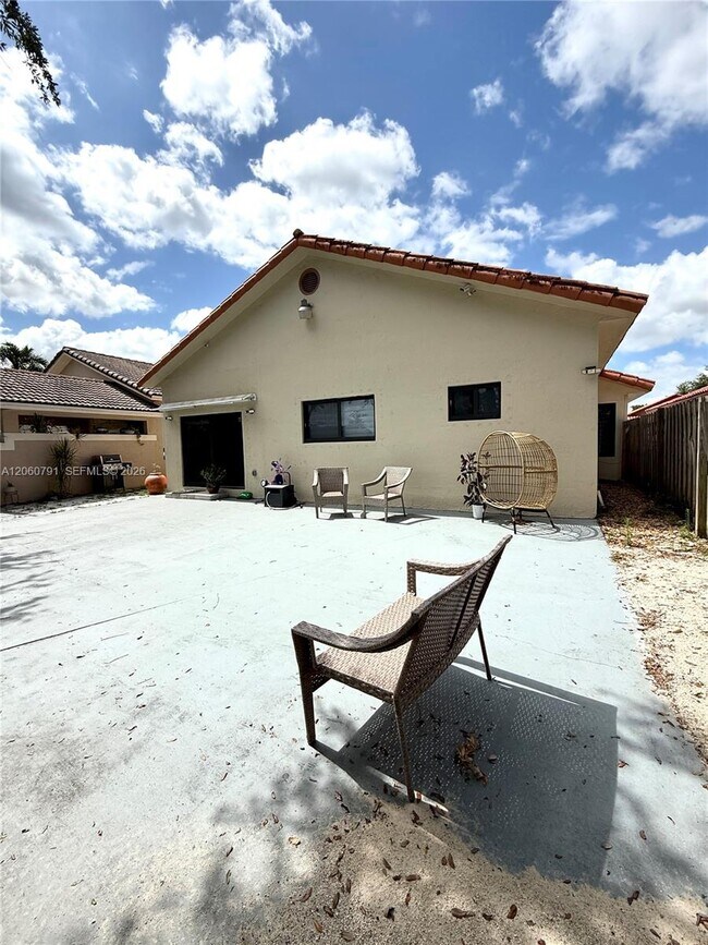 Building Photo - 8731 NW 153rd Terrace