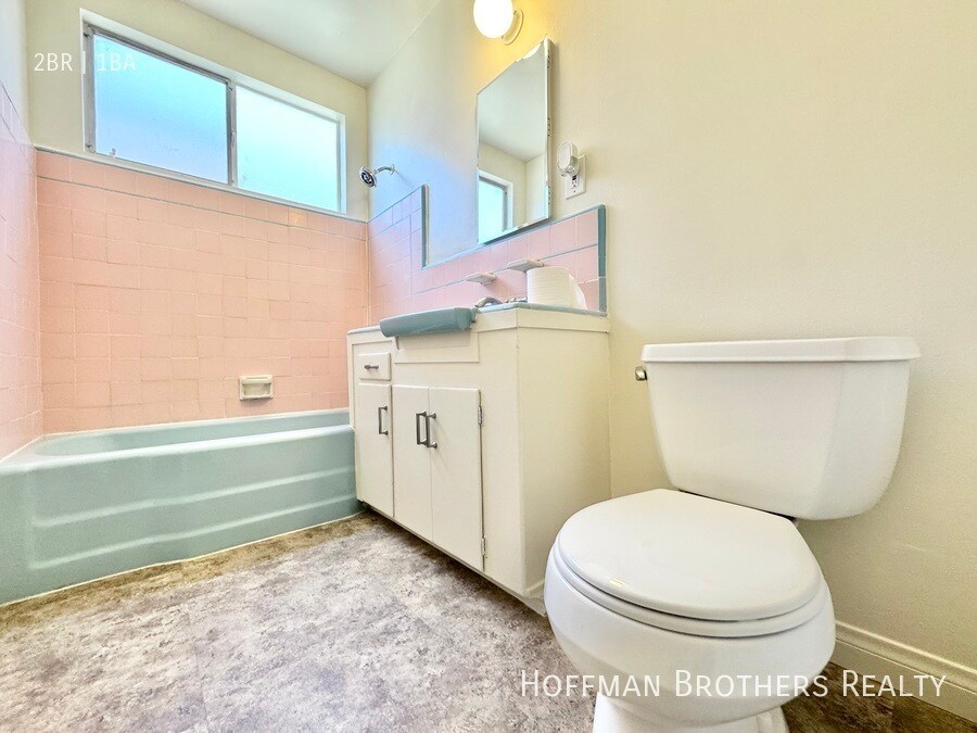 Building Photo - 5625 W Jefferson Blvd