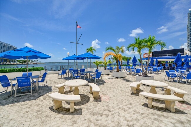 Building Photo - 825 Brickell Bay Dr