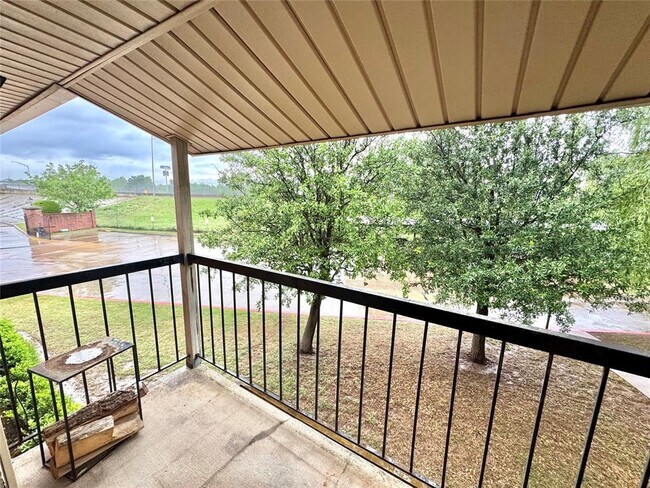 Building Photo - 4400 Hemingway Dr