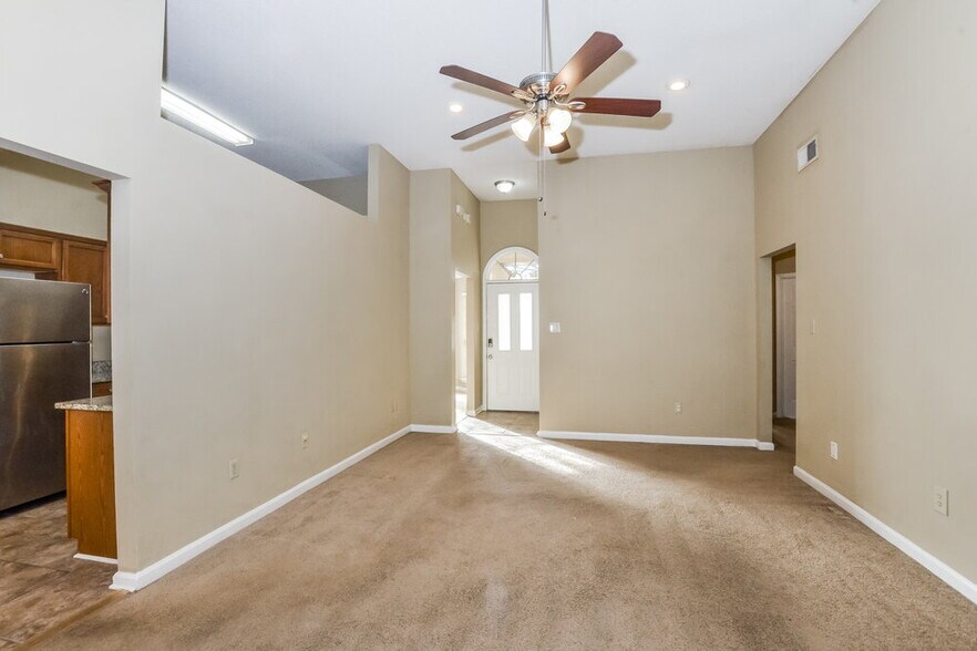 Building Photo - 5780 Lancaster Dr