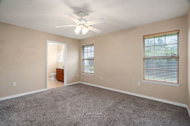 Building Photo - 4718 Lemoyne Vista