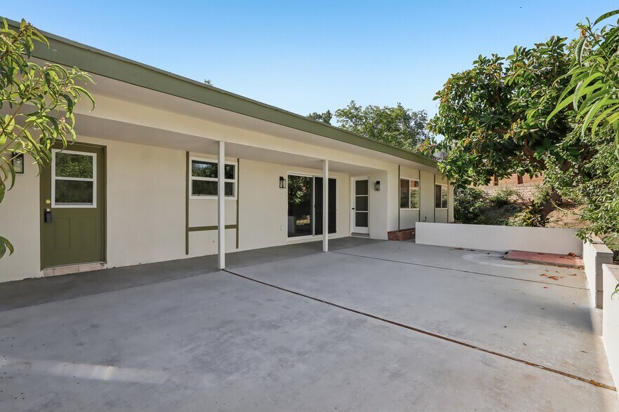 Building Photo - 1184 Lyndhurst Dr