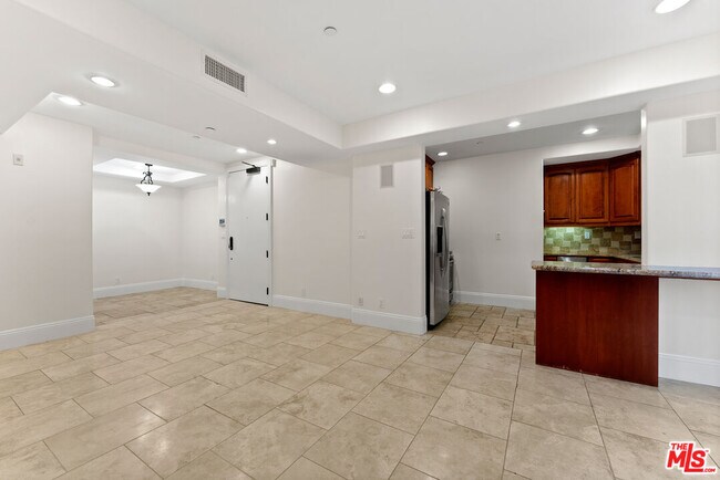 Building Photo - 16123 Sunset Blvd