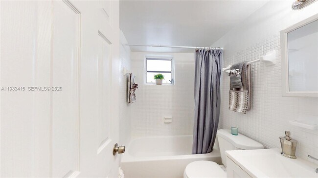 Building Photo - 2463 Coral Wy