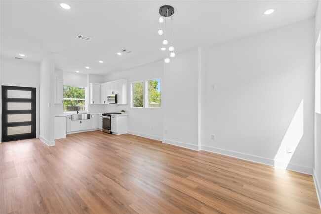 Building Photo - 6186 Eastland St