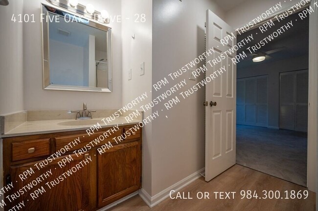 Building Photo - 4101 Five Oaks Dr