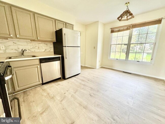 Building Photo - 501 Falcon Dr