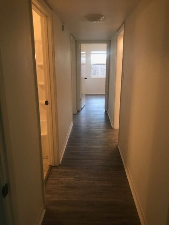 Building Photo - RECENTLY REMODELED BIG 4 BEDROOM 2 BATH LE...