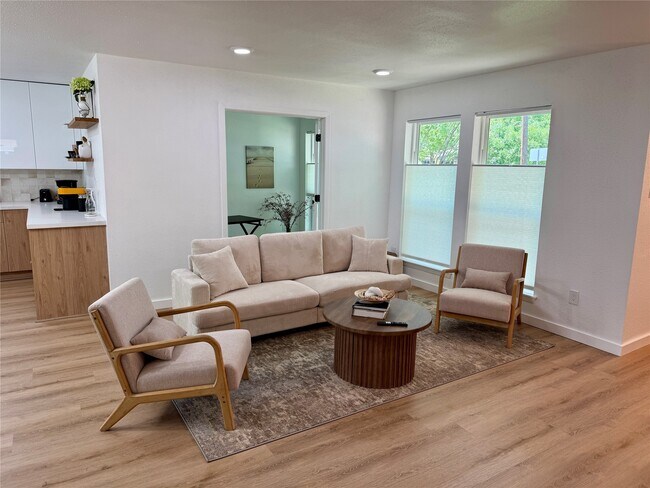 Building Photo - 8515 Mullins Dr