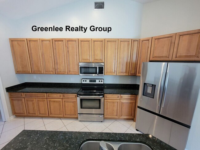 Building Photo - Spacious 3 Bed / 2 Bath pool home with lawn and pool care included in beautiful Rosewood at River...