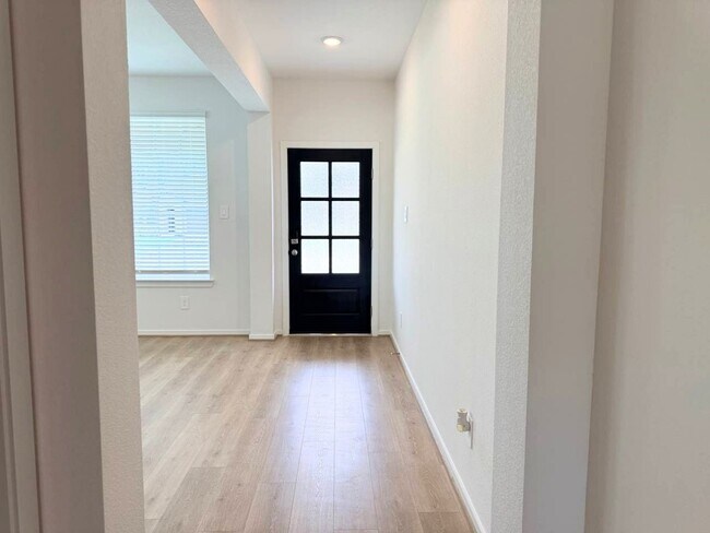 Building Photo - 16238 Parish Pointe Ct