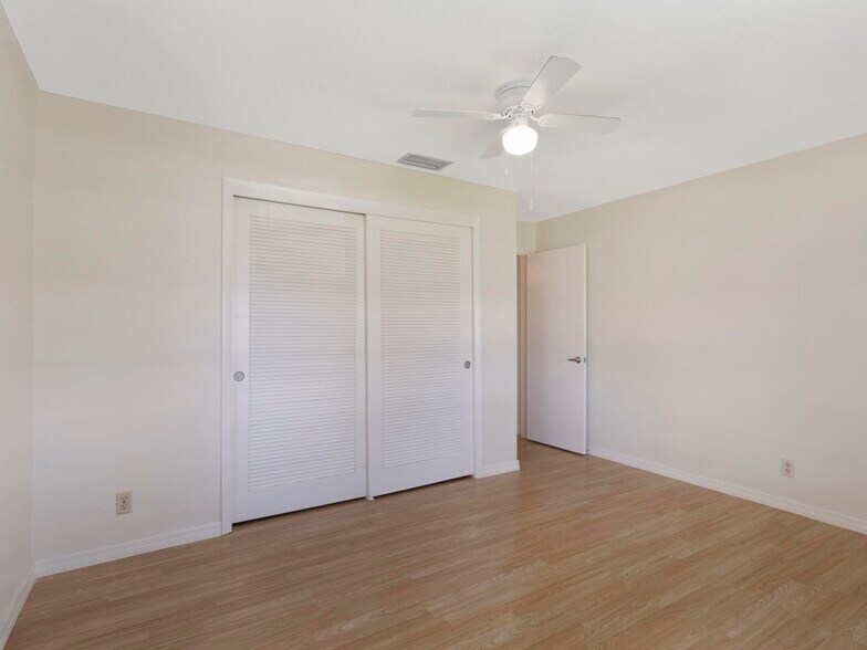 Building Photo - 127 Leisureville Blvd