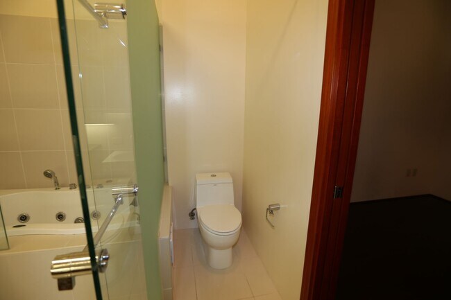 Building Photo - Loft at Waikiki - 2 Bdrm/2 Bath/2 Prkg - $4,500