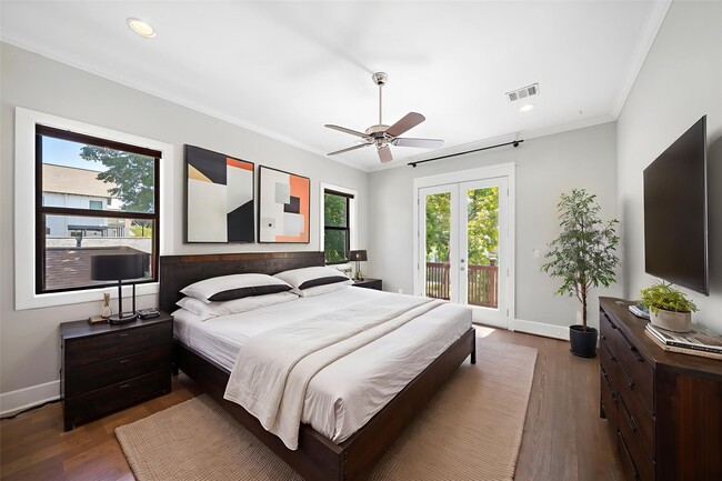 Building Photo - 819 Algregg St