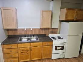 Building Photo - 301 W Walnut St