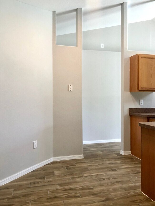 Building Photo - Wonderful 3/2 home in ORLANDO - GOLF COURS...