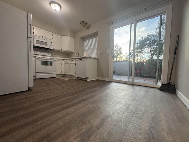 Building Photo - 2 Bed / 2.5 Bath Townhome in Chandler